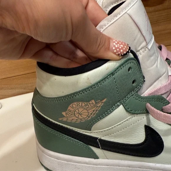Air Jordan 1 Mid SE ‘Dutch Green’ - Picture 2 of 9
